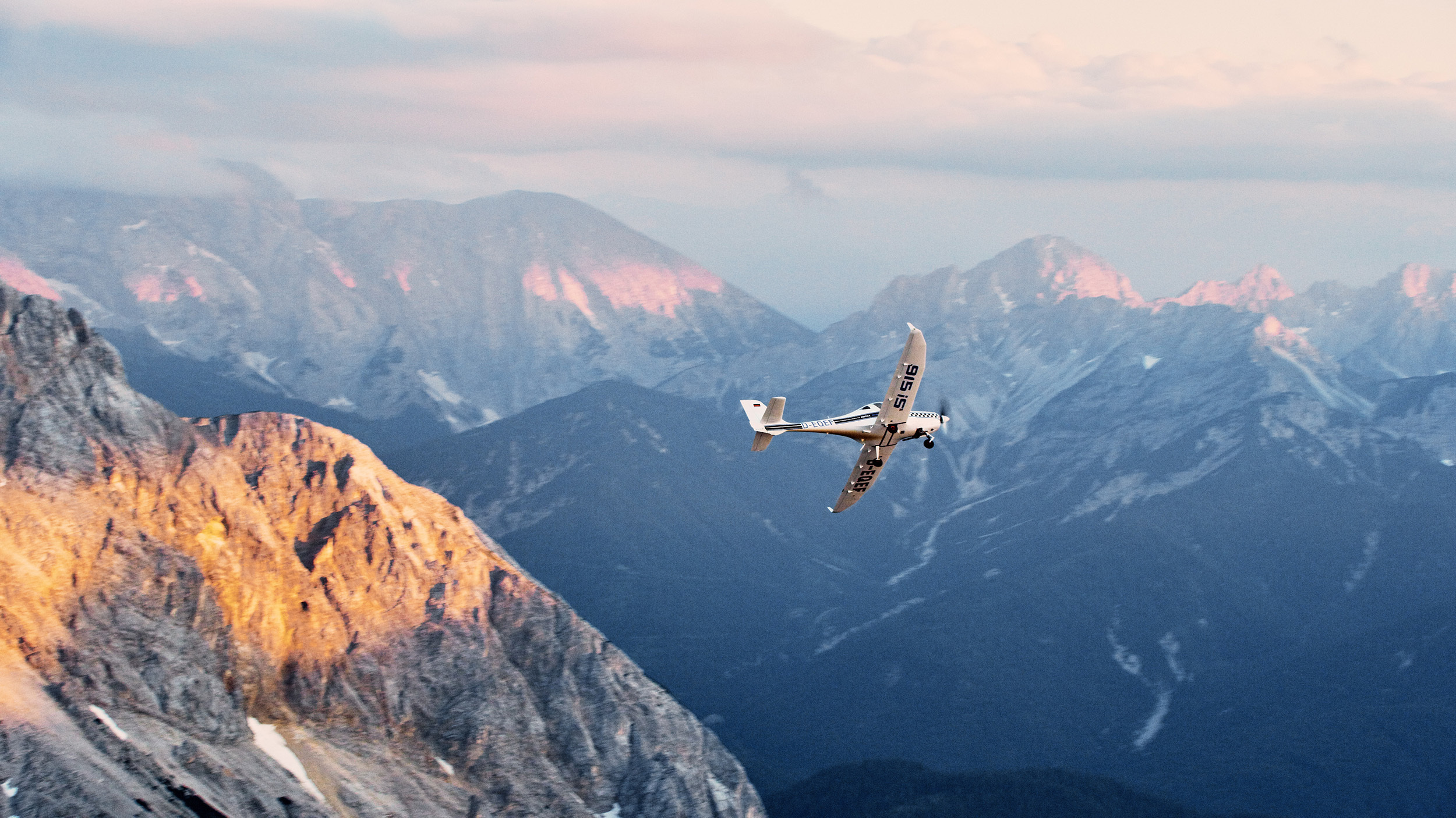 Rotax_Aircraft_Engines in the Air_044_2019