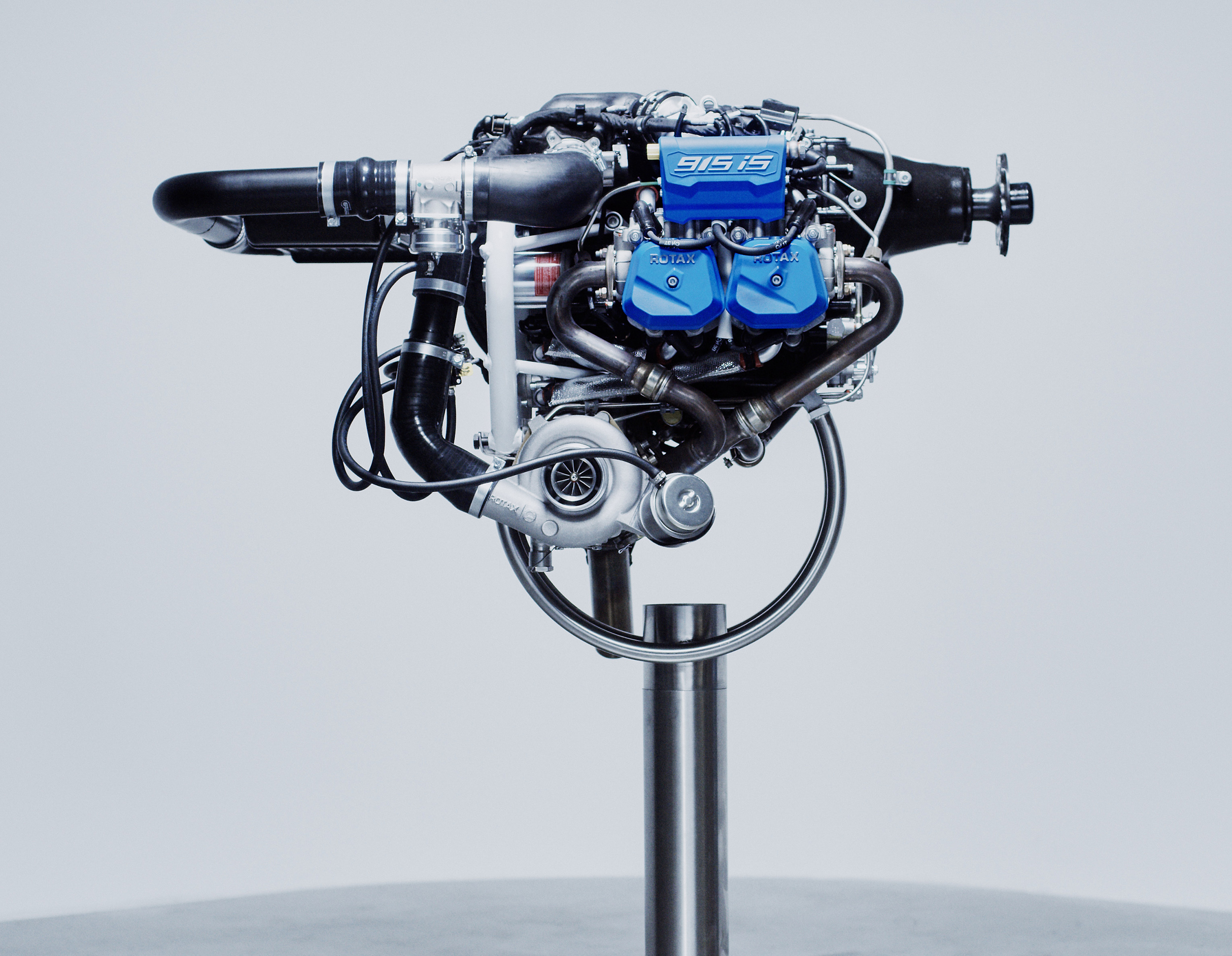 Rotax 915 i S engine