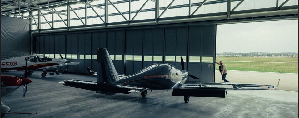 Low res plane hanger